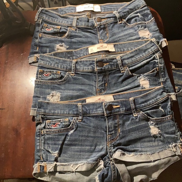 Bundle of Hollister low rise shorts - Picture 6 of 6